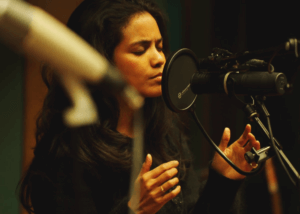 Jessica Manuputty zingt Lagu Lagu